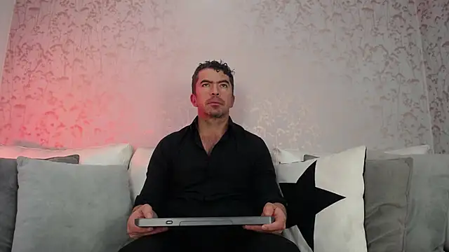 Snapshot of JuanKFit_45 chatting on November 2025 01:33:02 PM JuanKFit 45 online show from November 2025 01:33:02 PM