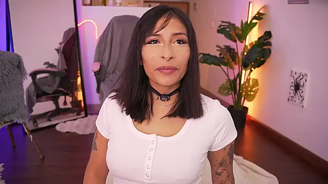 AnnieCouperr online show from April 2026 09:56:02 PM