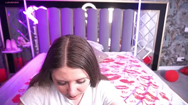 CraveeDoll online show from March 2026 01:33:01 PM