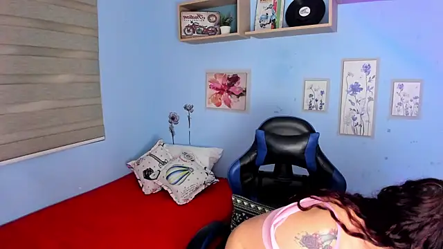 Nicky lucy m online show from May 2026 01:55:01 AM