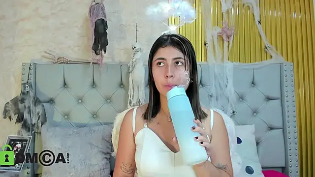 Snapshot of Skarlet_04 chatting on October 2025 04:00:01 PM Skarlet 04 online show from October 2025 04:00:01 PM