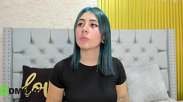 Snapshot of Skarlet_04 chatting on November 2025 05:46:02 PM Skarlet 04 online show from November 2025 05:46:02 PM