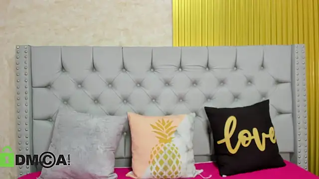 Snapshot of Skarlet_04 chatting on November 2025 05:33:02 PM Skarlet 04 online show from November 2025 05:33:02 PM