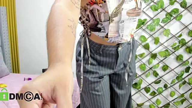 Snapshot of Skarlet_04 chatting on November 2025 05:25:01 PM Skarlet 04 online show from November 2025 05:25:01 PM