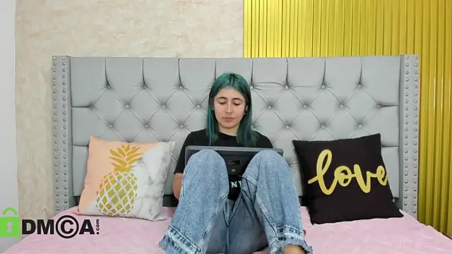 Snapshot of Skarlet_04 chatting on November 2025 05:49:01 PM Skarlet 04 online show from November 2025 05:49:01 PM