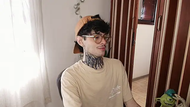 Snapshot of Mihail_leroy chatting on December 2025 02:55:01 PM Mihail leroy online show from December 2025 02:55:01 PM