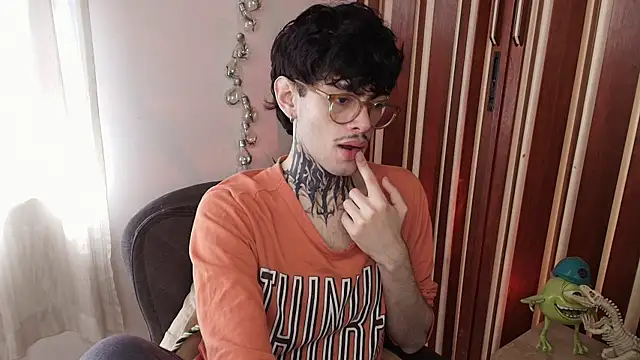 Snapshot of Mihail_leroy chatting on December 2025 03:29:02 PM Mihail leroy online show from December 2025 03:29:02 PM