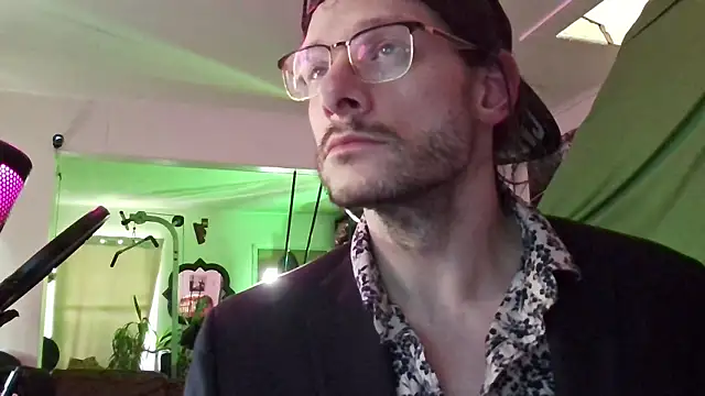 MasterDaddyCool online show from October 2025 04:31:02 PM