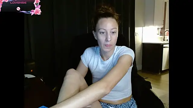 Snapshot of AnneNay chatting on March 2026 04:06:02 AM AnneNay online show from March 2026 04:06:02 AM