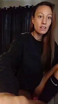 Snapshot of AnneNay chatting on April 2026 12:33:01 AM AnneNay online show from April 2026 12:33:01 AM