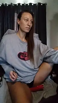 Snapshot of AnneNay chatting on April 2026 05:32:02 PM AnneNay online show from April 2026 05:32:02 PM