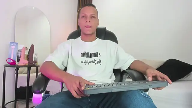 Snapshot of Ricky_Owens1 chatting on September 2025 12:49:01 PM Ricky Owens1 online show from September 2025 12:49:01 PM