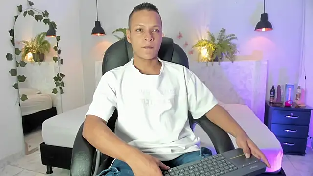 Snapshot of Ricky_Owens1 chatting on September 2025 12:59:02 PM Ricky Owens1 online show from September 2025 12:59:02 PM