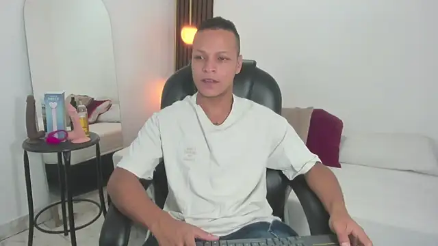 Snapshot of Ricky_Owens1 chatting on September 2025 01:11:01 PM Ricky Owens1 online show from September 2025 01:11:01 PM