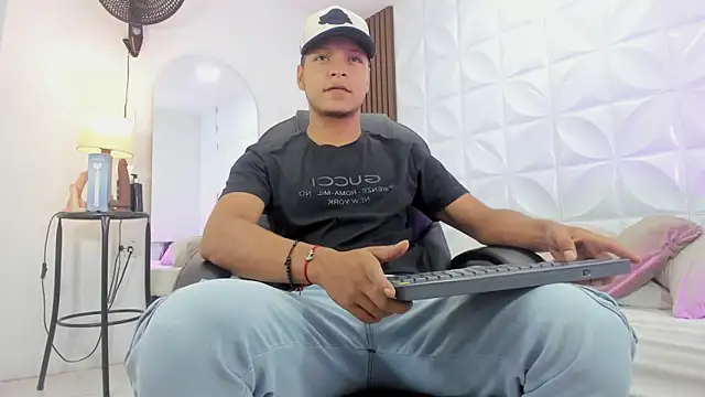 Ricky Owens1 online show from November 2025 02:28:01 PM