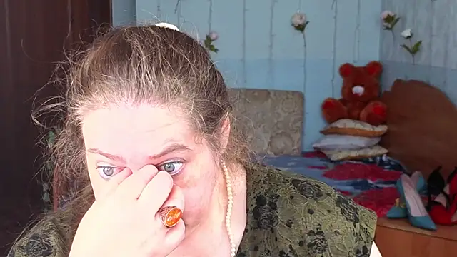 Audrey Aura online show from September 2025 05:28:02 AM