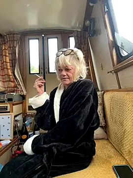 ladyboatlady online show from October 2025 06:45:01 AM