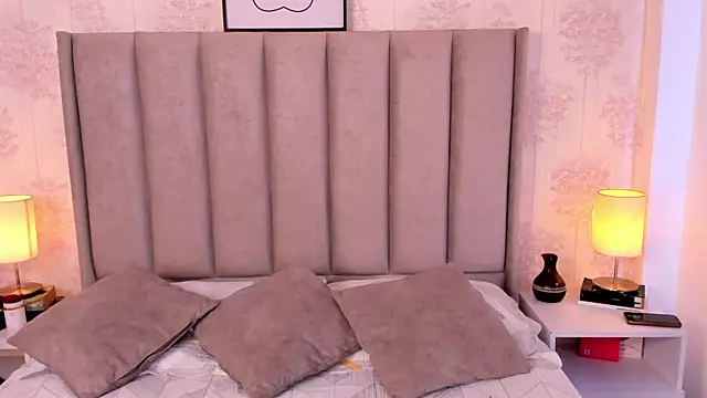 ShaynaHosk online show from May 2026 03:48:01 AM