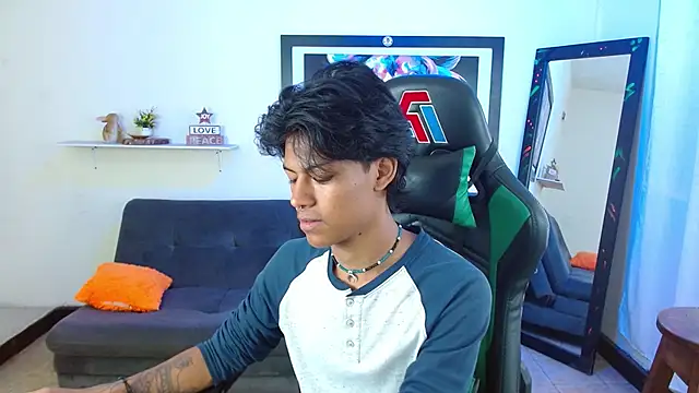 dreyk20 online show from November 2025 02:06:01 PM