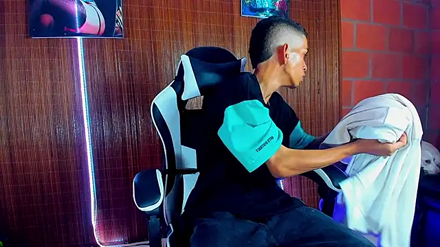 Snapshot of briamhoconor_xh chatting on February 2026 04:53:01 AM briamhoconor xh online show from February 2026 04:53:01 AM