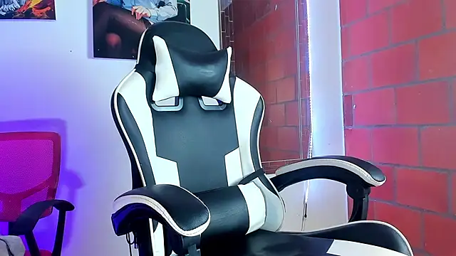 Snapshot of briamhoconor_xh chatting on March 2026 04:49:01 AM briamhoconor xh online show from March 2026 04:49:01 AM