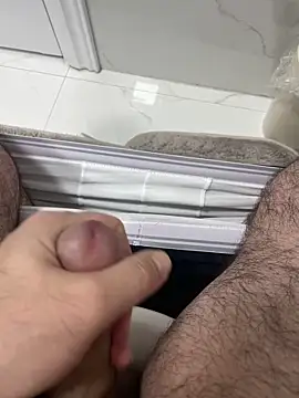 Heros2000 online show from March 2026 03:35:02 AM