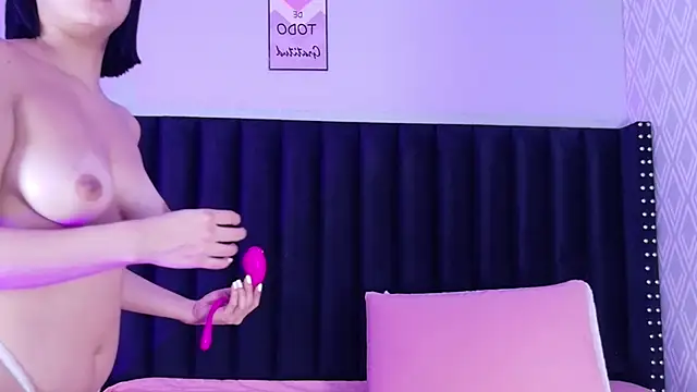 cutepetitee online show from April 2026 07:11:02 PM