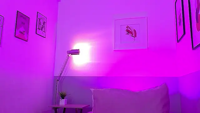 cutepetitee online show from April 2026 07:31:02 PM