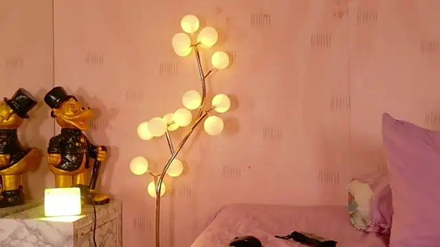 cutepetitee online show from April 2026 07:20:02 PM