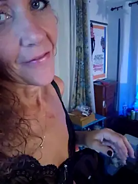 Snapshot of PhynneNicole chatting on November 2025 06:36:01 AM PhynneNicole online show from November 2025 06:36:01 AM