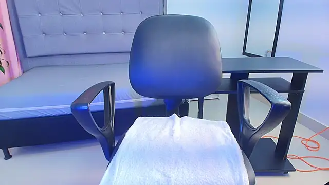 saray reese online show from October 2025 01:32:01 PM