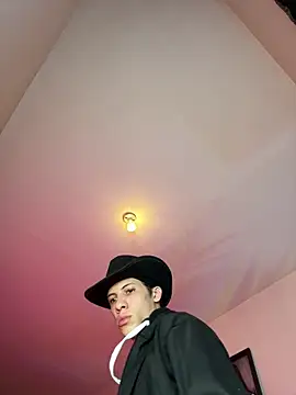 Snapshot of santiago_cutex chatting on February 2026 04:06:01 PM santiago cutex online show from February 2026 04:06:01 PM