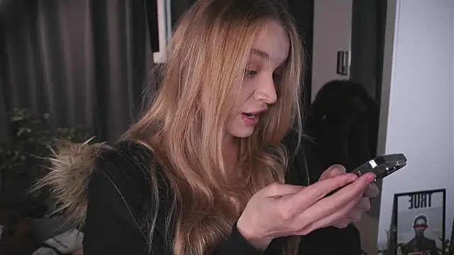 Snapshot of lisa_schiele chatting on October 2025 08:13:02 PM lisa schiele online show from October 2025 08:13:02 PM