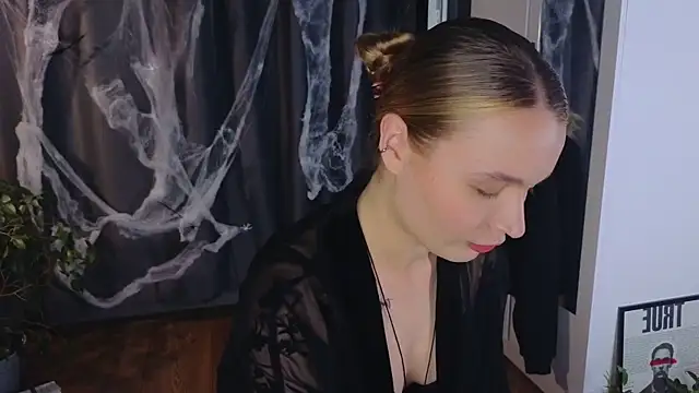 Snapshot of lisa_schiele chatting on October 2025 08:42:01 PM lisa schiele online show from October 2025 08:42:01 PM