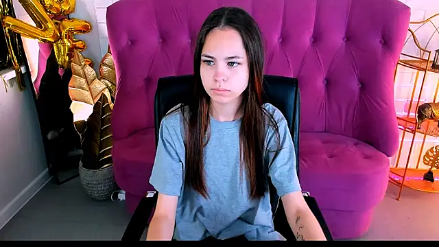 UliaNeer online show from October 2025 05:08:01 AM