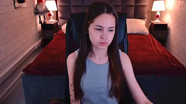 Snapshot of UliaNeer chatting on March 2026 05:03:01 AM UliaNeer online show from March 2026 05:03:01 AM