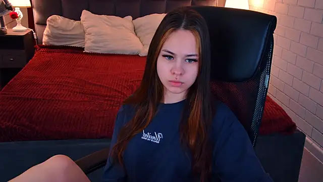 Snapshot of UliaNeer chatting on March 2026 05:13:01 AM UliaNeer online show from March 2026 05:13:01 AM