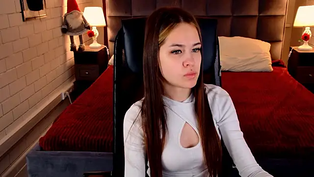 Snapshot of UliaNeer chatting on March 2026 05:13:01 AM UliaNeer online show from March 2026 05:13:01 AM