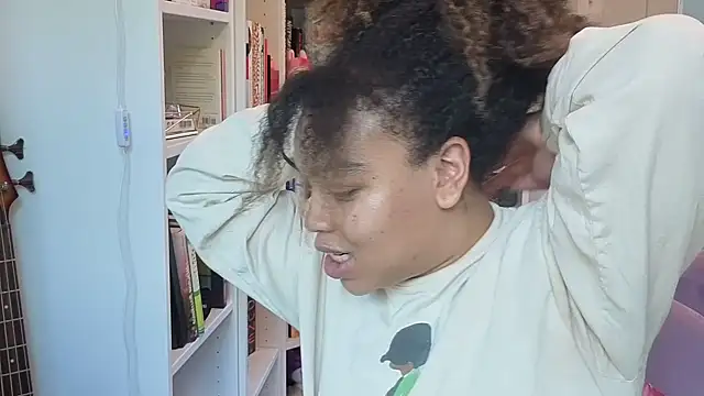 Snapshot of zahrabliss chatting on September 2025 08:02:01 PM zahrabliss online show from September 2025 08:02:01 PM