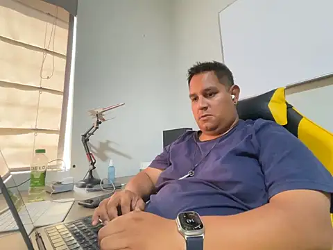 Snapshot of Gordito319 chatting on April 2026 06:43:01 PM Gordito319 online show from April 2026 06:43:01 PM