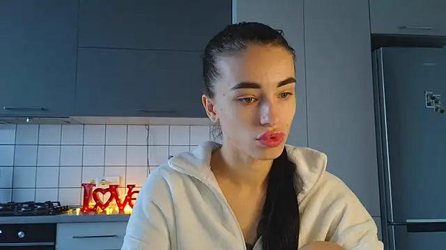 Snapshot of EvaMelnik chatting on September 2025 02:18:02 PM EvaMelnik online show from September 2025 02:18:02 PM