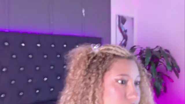 Snapshot of Eve__Queen chatting on October 2025 06:07:01 PM Eve Queen online show from October 2025 06:07:01 PM