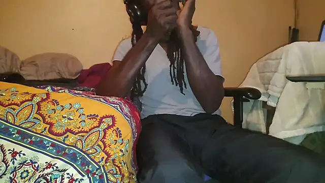 Snapshot of EYEzIAM chatting on October 2025 12:48:02 PM EYEzIAM online show from October 2025 12:48:02 PM