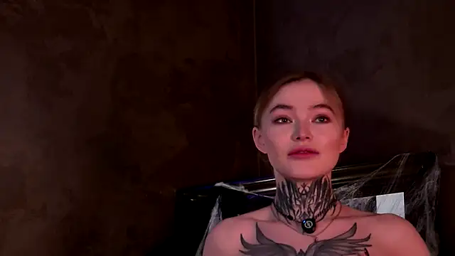 Snapshot of AriWild chatting on November 2025 04:03:02 AM AriWild online show from November 2025 04:03:02 AM