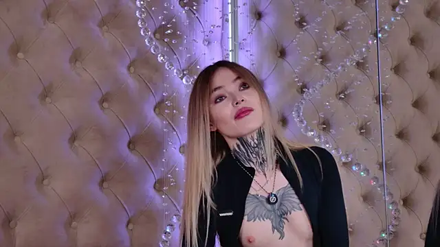 Snapshot of AriWild chatting on November 2025 04:21:01 AM AriWild online show from November 2025 04:21:01 AM