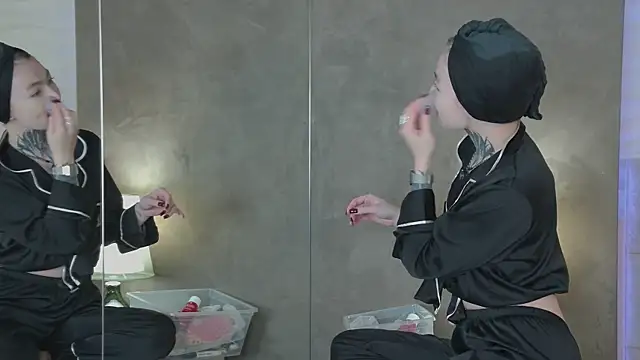 Snapshot of AriWild chatting on December 2025 04:50:01 AM AriWild online show from December 2025 04:50:01 AM