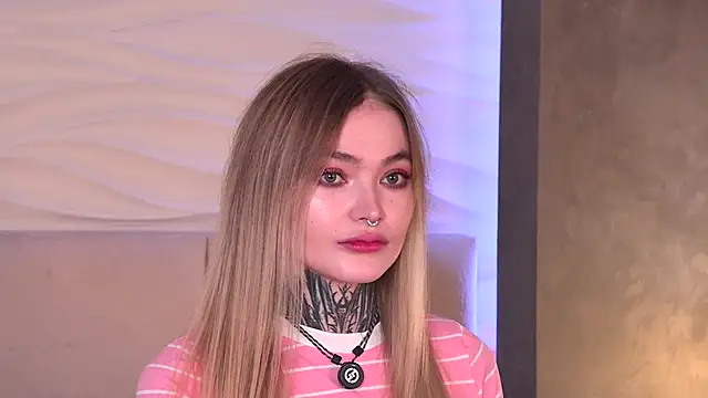 Snapshot of AriWild chatting on December 2025 04:20:02 AM AriWild online show from December 2025 04:20:02 AM