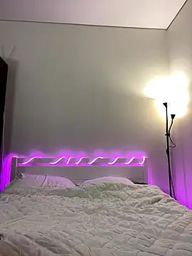 TiffaNoel online show from October 2025 04:30:01 PM