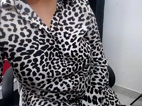 Roshi Love online show from May 2026 11:09:01 PM