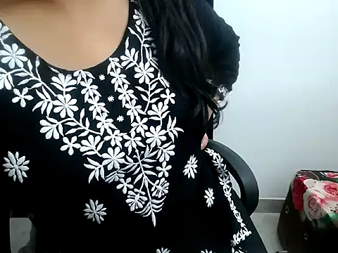 Roshi Love online show from June 2026 07:49:01 PM